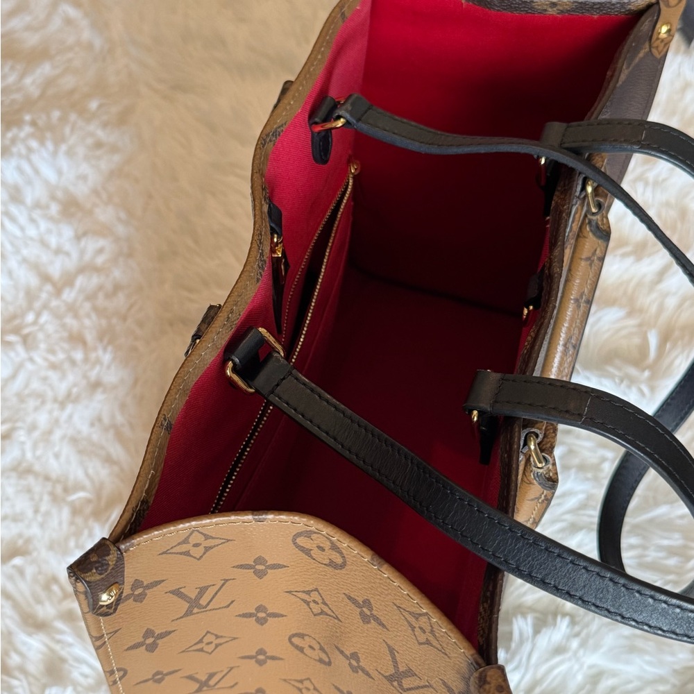 Louis Vuitton OnTheGo - Picture 16 of 16